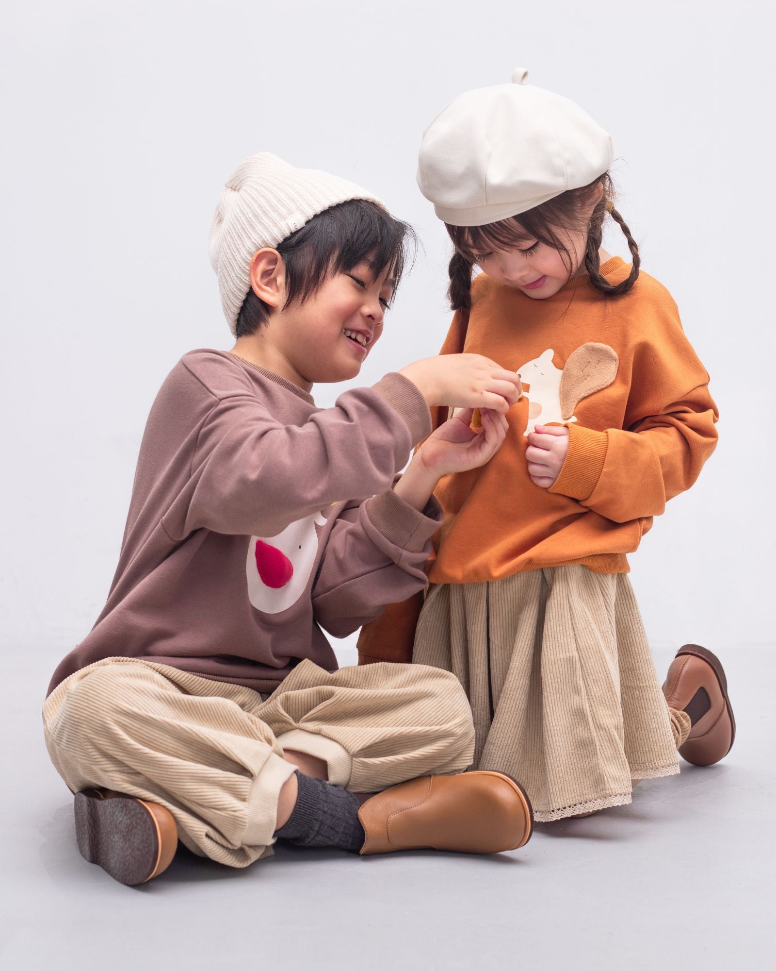 トナカイ オーバーサイズ プルオーバー (子供用 & 大人用)