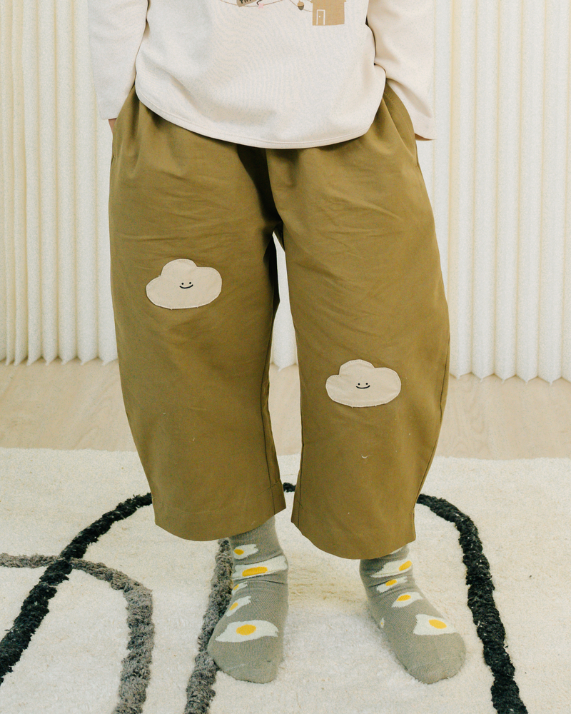 Children's cropped pants with cloud patch gender neutral pants