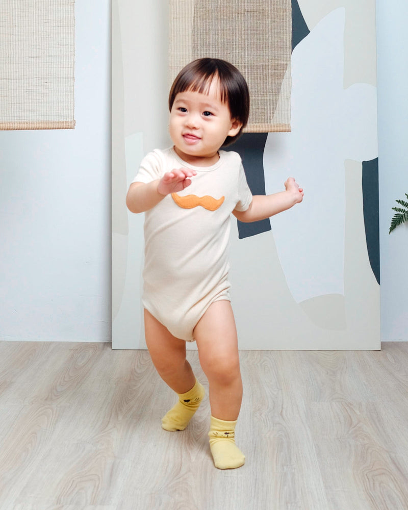 小鬍鬚嬰兒連身衣