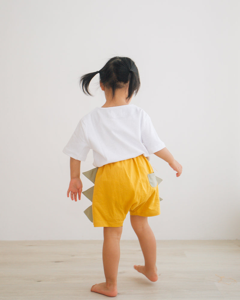 Baby shorts yellow, baby bloomer with dinosaur spikes, matching doodle tee, for 70-90cm babies.