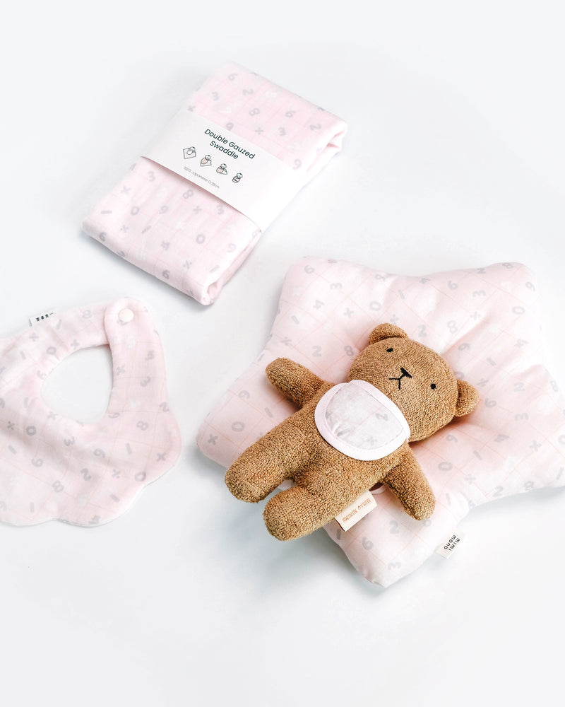 Including all the baby necessity gift set (pink), hand-made swaddle, bib, pillow, bear plush toy, perfect for newborn and babies gifting