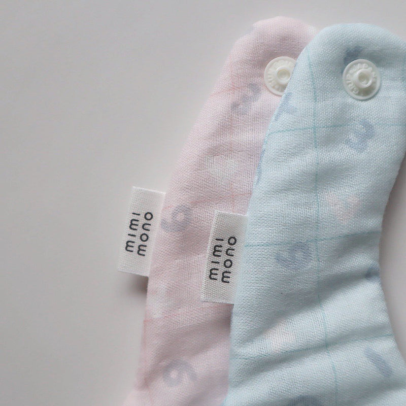 hand-made in Japan, double gauze cotton, pink and blue cloud-shaped baby bib. Perfect babies and newborn gifting for 0-24 months old.